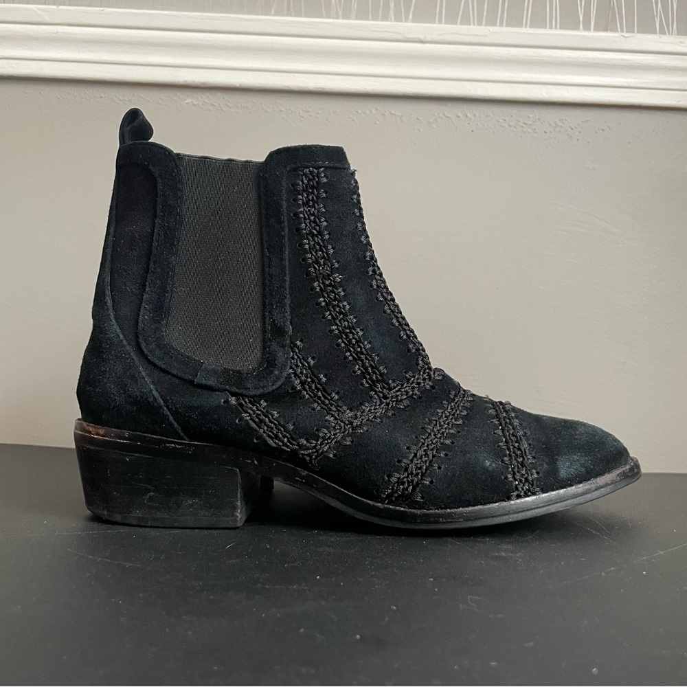 Mollini black suede leather booties size 36